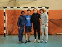 Сзоке и Айегбуси посетили Академию детского футбола «Дерби»