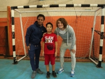 Сзоке и Айегбуси посетили Академию детского футбола «Дерби»