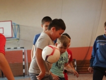 Сзоке и Айегбуси посетили Академию детского футбола «Дерби»