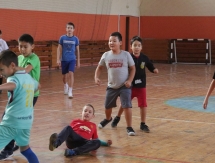 Сзоке и Айегбуси посетили Академию детского футбола «Дерби»