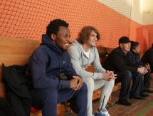 Сзоке и Айегбуси посетили Академию детского футбола «Дерби»