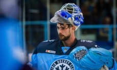 Голкипер «Сибири» вышел на замену в матче с «Барысом» впервые с 13 ноября