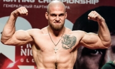 Резников «задушил» Еркенбекова на турнире Fight Nights Global 80