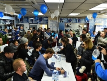 Как игроки «Барыса» поработали на заправке