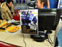 Как игроки «Барыса» поработали на заправке