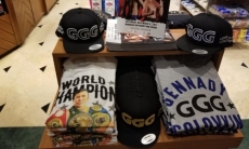 Атрибутику с символикой Головкина продают перед боем Салидо — Роман