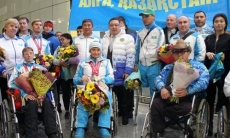 Призеров чемпионата мира по паралимпийскому плаванию и пауэрлифтингу встретили в Астане