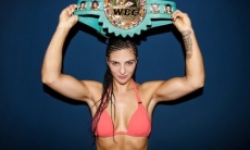 Непобежденная уроженка Казахстана подписала контракт с промоутером Эюбова