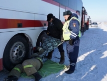 В России в мороз сломался автобус с детской хоккейной командой из Казахстана
