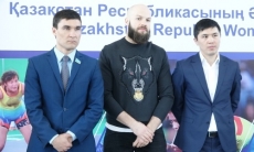 Сапиев, Левит и Акшалов стали почетными гостями на открытии Академии женской борьбы