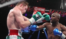 «Канело» сравнил поединки с Мэйвезером и Головкиным