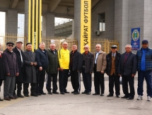 «Кайрат» вручил сезонные абонементы ветеранам клуба