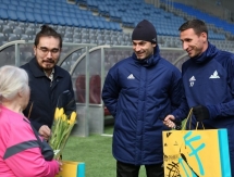 «Астана» поздравила свою 77-летнюю болельщицу