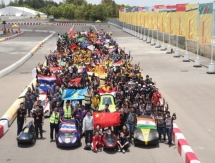 Казахстанская студентка приняла участие в гонках электромобилей в Сингапуре
