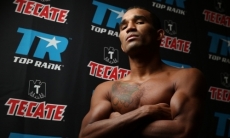 Непобежденный средневес рассказал, как дрался бы с Головкиным, и спрогнозировал реванш с «Канело»