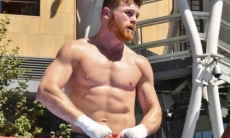 «Ноги как стволы». СМИ впечатлены формой Альвареса перед реваншем с Головкиным