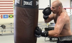 «Ты не ценишь человеческий труд». Как Дычко разрушил надежды команды американского боксера