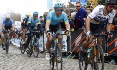 «Когда я упал, то подумал, что на этом гонка для меня закончена». Гонщик «Астаны» рассказал о завале на «Туре Фландрии»