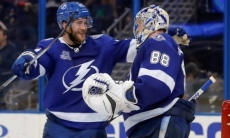 Экс-защитник «Барыса» забросил фантастическую шайбу в матче НХЛ