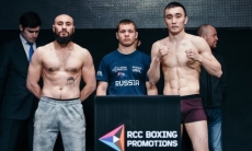 Даукенов прошел взвешивание перед главным боем вечера бокса в Екатеринбурге