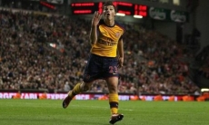 Девять лет покеру Аршавина на «Энфилде». Что об этом говорят в Англии