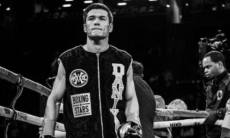 Елеусинов показал историческое фото выхода на ринг перед первой победой в профи