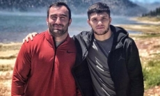 Казахстанский нокаутер сделал фото с чемпионом мира в лагере Головкина