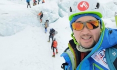Казахстанский альпинист во второй раз покорил Эверест
