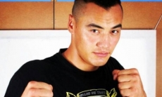 Казахстанский супертяжеловес быстро «удосрочил» соперника с 32-мя нокаутами