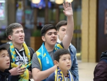 Исламхан и Сейдахмет встретились с болельщиками перед игрой с Азербайджаном