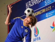 Исламхан и Сейдахмет встретились с болельщиками перед игрой с Азербайджаном