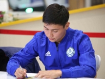 Исламхан и Сейдахмет встретились с болельщиками перед игрой с Азербайджаном