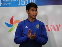 Исламхан и Сейдахмет встретились с болельщиками перед игрой с Азербайджаном