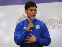 Исламхан и Сейдахмет встретились с болельщиками перед игрой с Азербайджаном