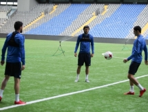 Фоторепортаж с предматчевой тренировки сборной Азербайджана в Астане