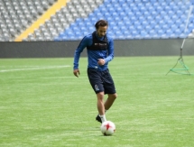 Фоторепортаж с предматчевой тренировки сборной Азербайджана в Астане