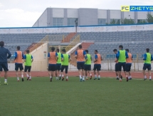 Фоторепортаж с предыгровой тренировки «Жетысу Б» в Темиртау