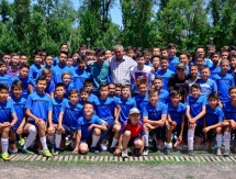 Фоторепортаж с посещения Сейдахметом и Зайнутдиновым футбольного центра «Тараз»