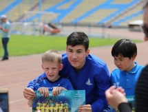 Игроки «Астаны» провели мастер-класс для воспитанников СДЮСШОР №8