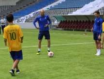 Игроки «Астаны» встретились с детьми из центра «Шанс»