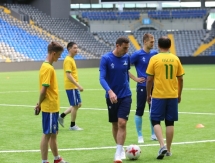 Игроки «Астаны» встретились с детьми из центра «Шанс»