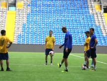 Игроки «Астаны» встретились с детьми из центра «Шанс»