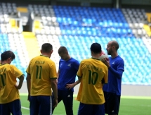 Игроки «Астаны» встретились с детьми из центра «Шанс»