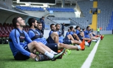 Фоторепортаж с предматчевой тренировки сборной Азербайджана в Астане