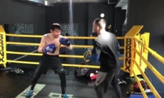 Казахстанский певец Ескендир продолжает подготовку к бою 17 июня