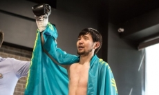 Казахстанский певец Ибрагим Ескендир одержал третью кряду досрочную победу на профи-ринге в Москве