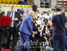 Фоторепортаж с гражданской панихиды по Денису Тену в Алматы