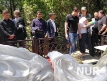 Дениса Тена похоронили в Алматы