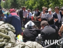 Дениса Тена похоронили в Алматы