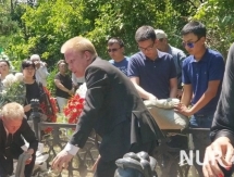 Дениса Тена похоронили в Алматы